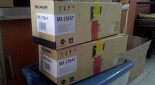 หมึกชาร์ป Sharp AR-5623D Toner (MX 230AT,MX 235AT) ใช้กับเครื่องถ่ายเอกสาร Sharp รุ่นAR 5618, AR 5620, AR 5623
และหมึก ชาร์ป รุ่นอื่นๆหมึกเคียวเซร่า Kyocera  TK 134 Toner ใช้กับเครื่องถ่ายเอกสาร Kyocera รุ่น FS 1350, DN 1028, 1128